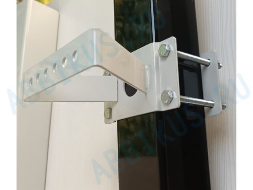 Кронштейн для прожектора на квадратную трубу 60х60мм с отверстием 