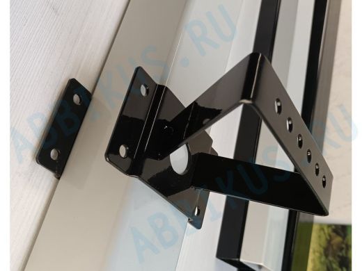 Кронштейн для прожектора на квадратную трубу 60х60мм с отверстием 