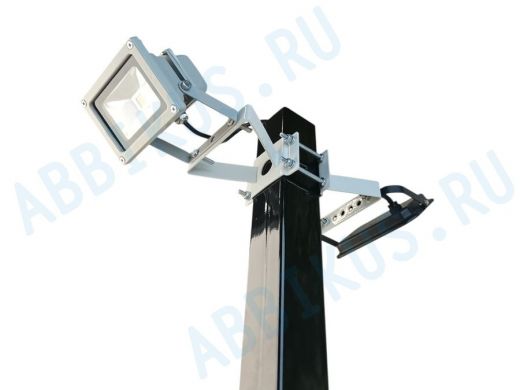 Кронштейн для двух прожекторов на квадратную трубу 60х60мм с отверстием 